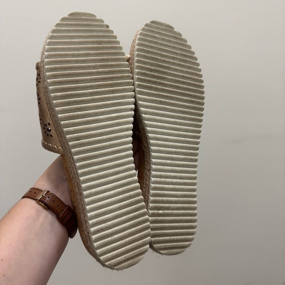 Jack Rogers Rose Gold Metallic Floral Perforated Espadrille Slide Sandals 8 - Picture 3 of 6